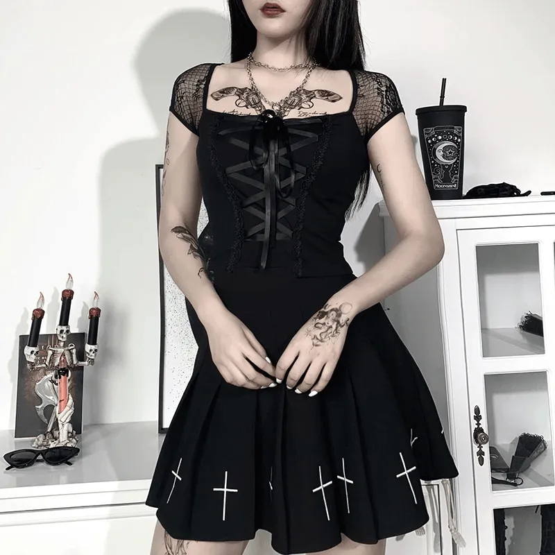 Gothic Rock Short Sleeve Corset Top with Lace and Ribbon Details: A Must-Have for Goth Fashionistas