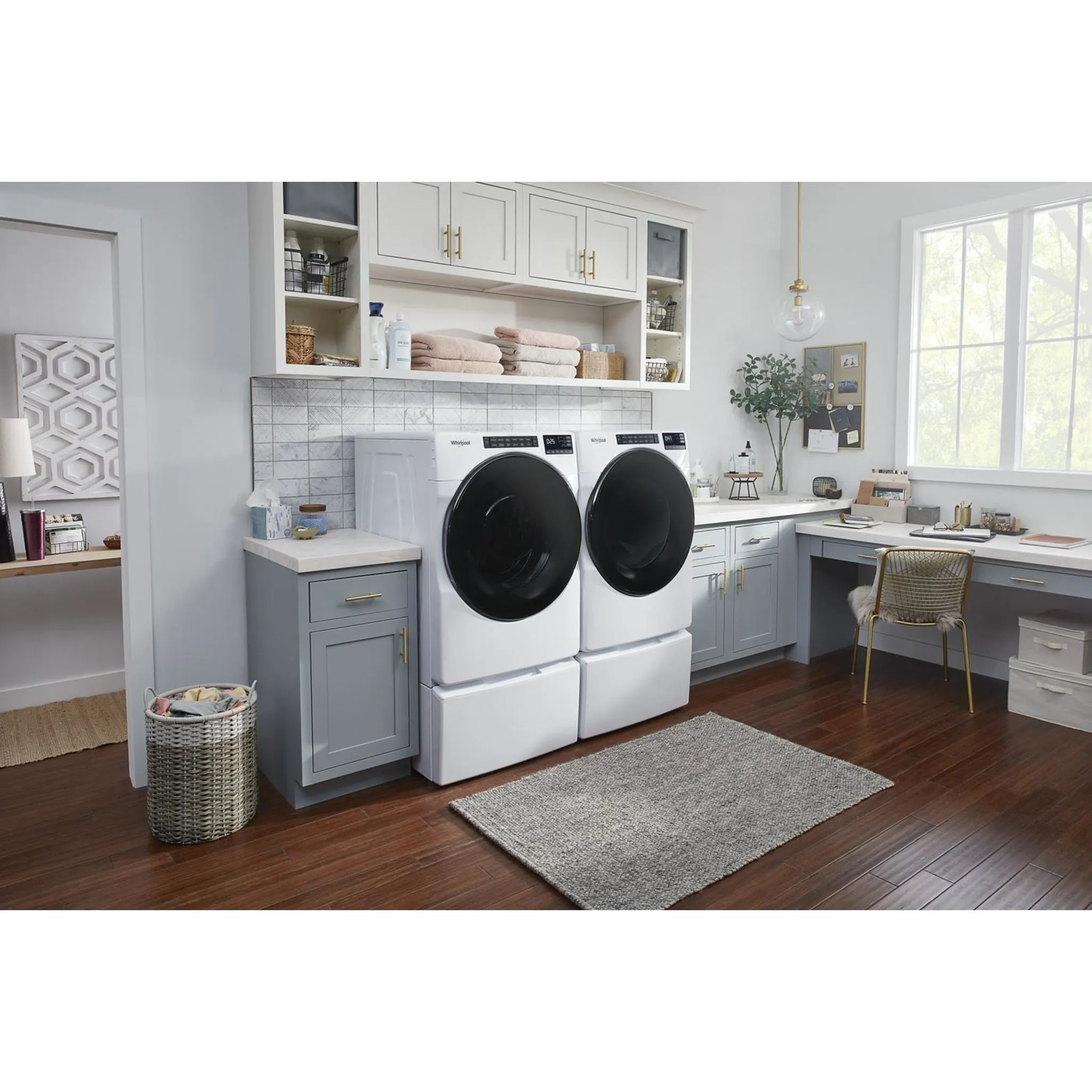 Whirlpool 5.2 cu. ft. I.E.C. Front Load Washer with Quick Wash Cycle (WFW5605MW)